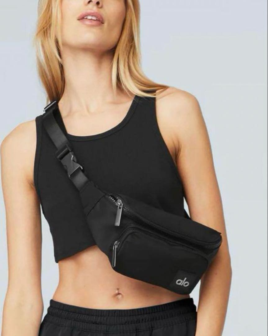 alo ウエストポーチ ボディバッグ 黒 - メルカリ