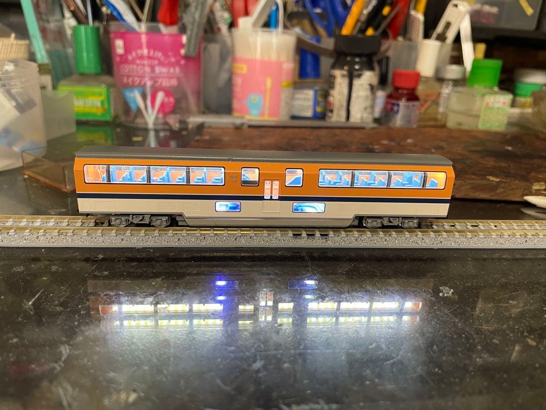 vistaEXに「室内灯」取り付けます。 TOMIXのvistaEXに「室内灯」取り付けます。 - メルカリ