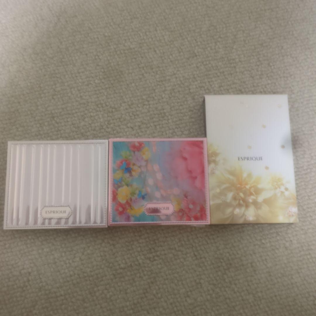 エスプリークアイシャドウパレット3点セット限定ケース2つ込みのまとめセット売り♥ エスプリーク“宝石箱”のような限定アイシャドウパレット、ぷっくりツヤ