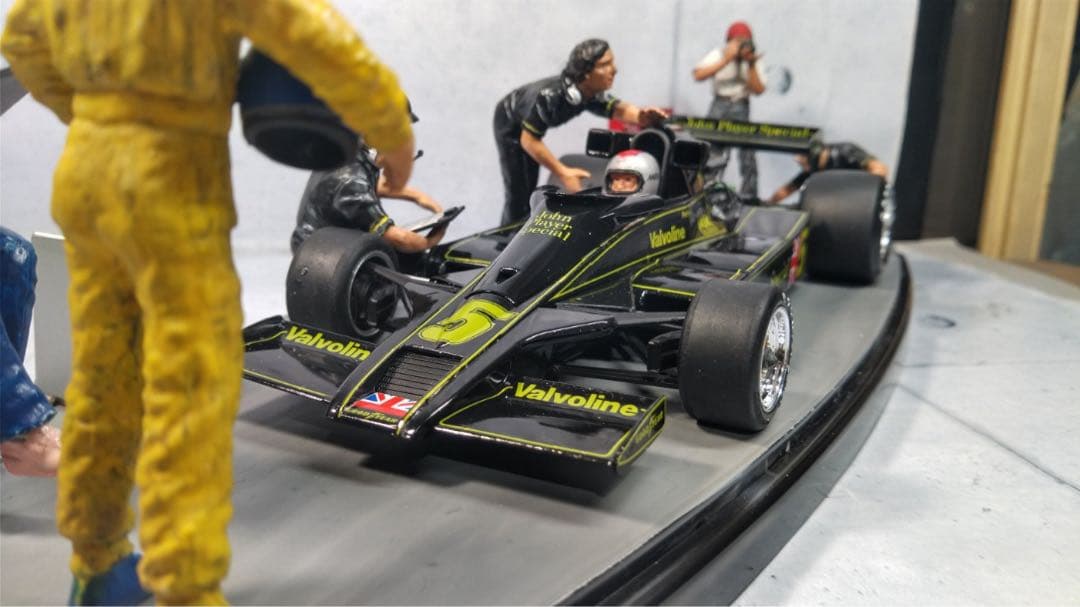 JPSロータス78完成品とタミヤ モータースポーツチームセットの組合せ