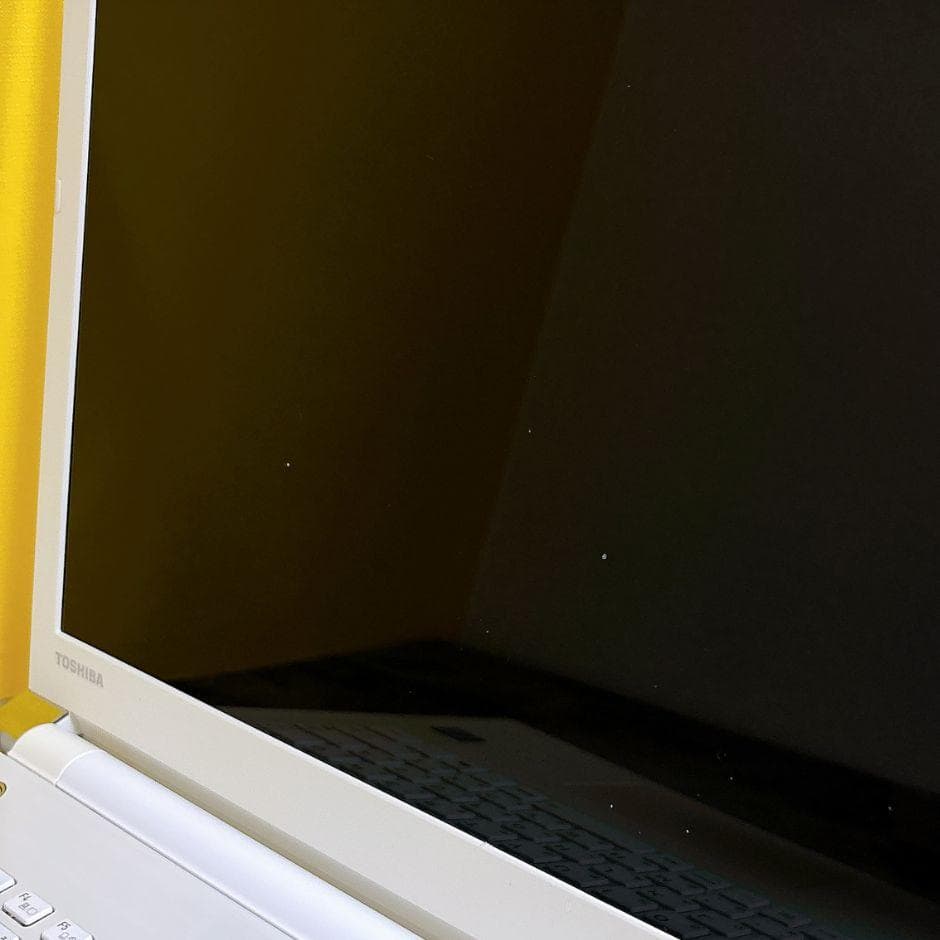 おしゃれなホワイト❣SSDでサクサク快適✨薄型ノートパソコン カメラ