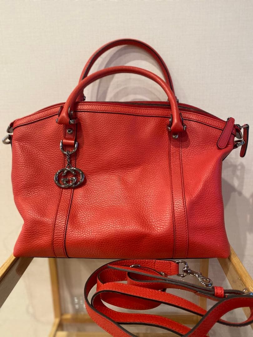 GUCCI レザー 赤 トートバッグ ショルダーストラップ付き - メルカリ