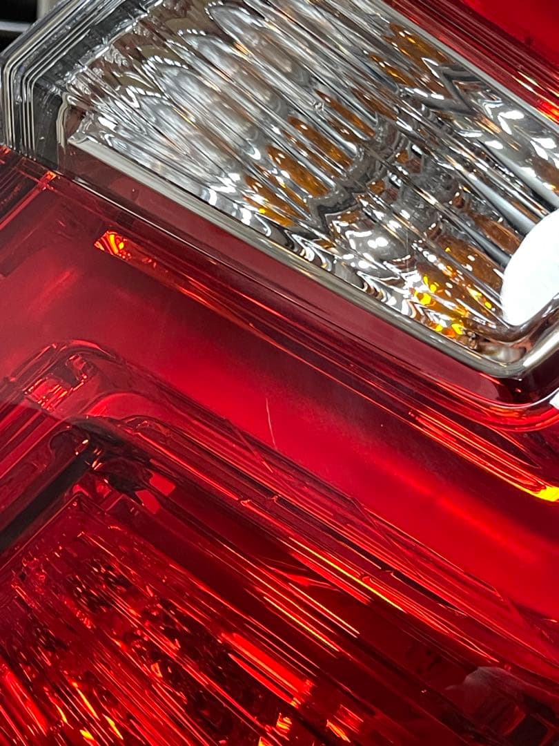 KZ14様専用 三菱 デリカd5 右テールランプ 8330B138 - メルカリ