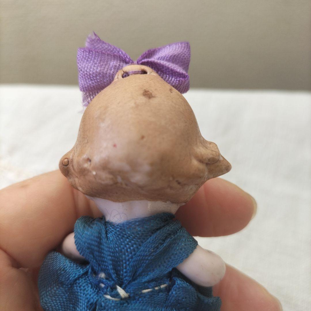 ドイツ　アンティーク　HERTWIG ビスクドール　リボンの女の子　8.5cm