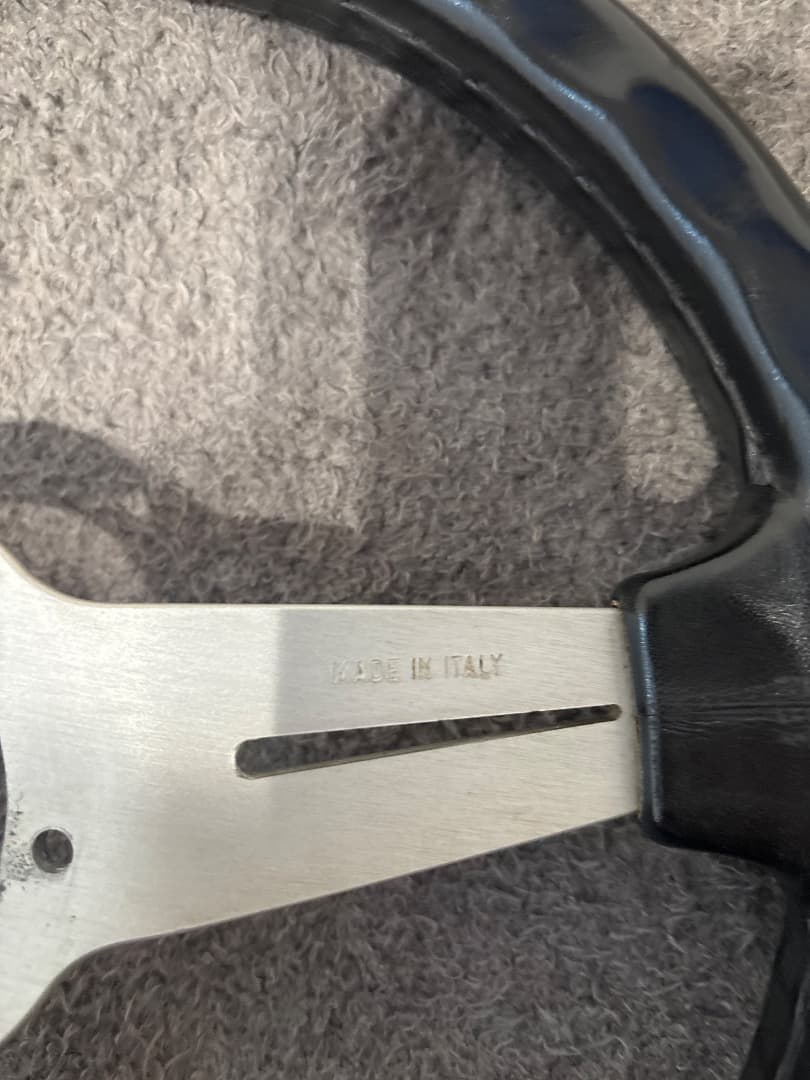 ナルディ製 3本スポーク ステアリングホイール32パイ ナルディ製の3本