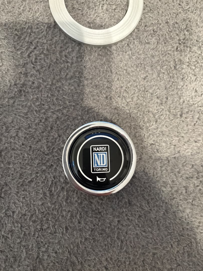 ナルディ製 3本スポーク ステアリングホイール32パイ ナルディ製の3本