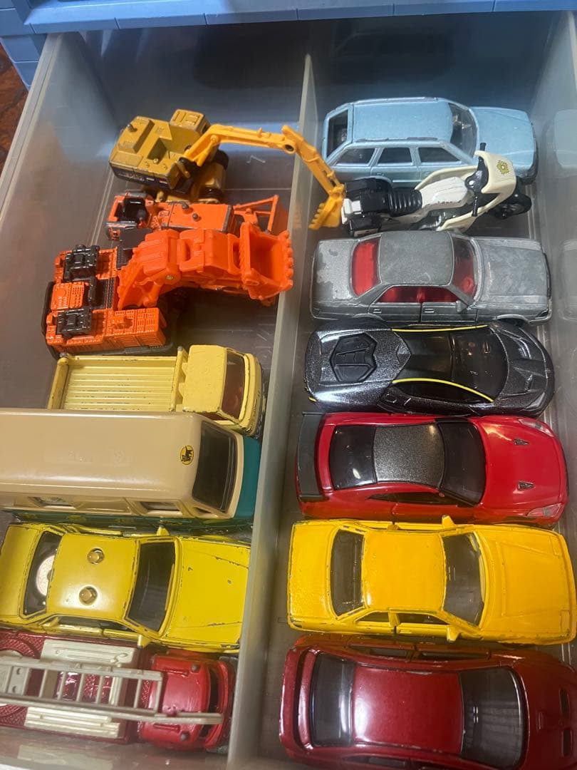 まとめ売り・レアトミカあり】33台セット ＆ 4段パーキング収納ケース