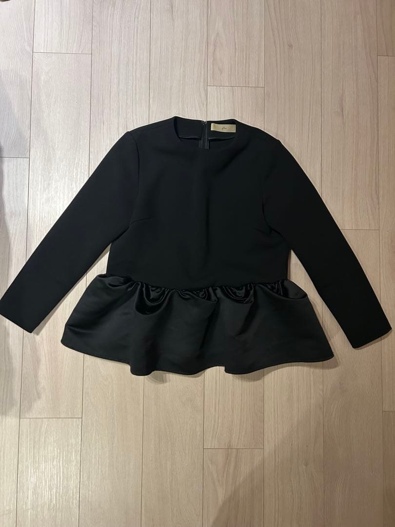 取引中】Heve リップルペプラム ブラウス - メルカリ