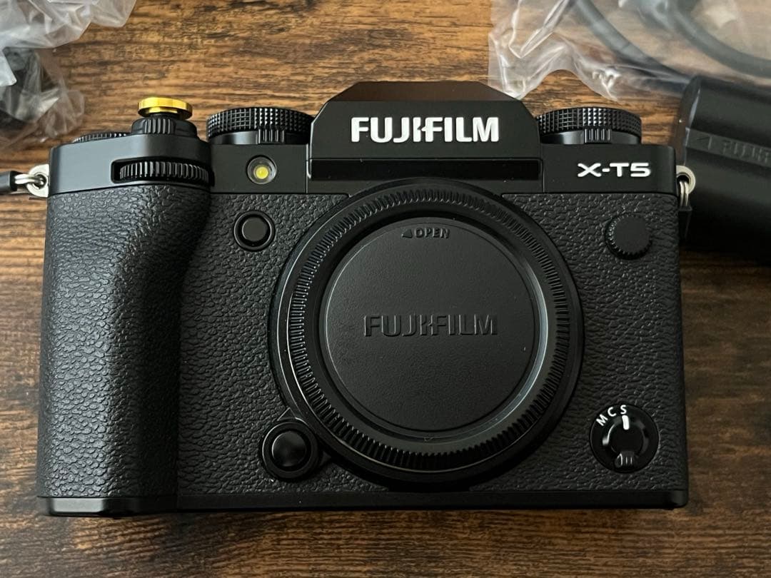 【美品】FUJIFILM X-T5 ミラーレス カメラ ボディ レンズ ブラック FUJIFILM X-T5 ミラーレス一眼カメラ ブラック FX-T5-B [ボディ単体