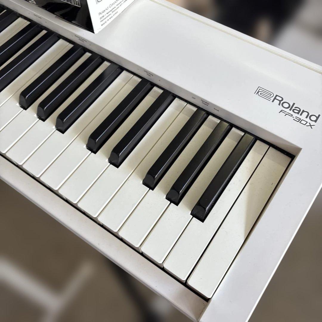 美品 ROLAND FP-30X WH 21年製 電子ピアノ 台 チェア セット - メルカリ