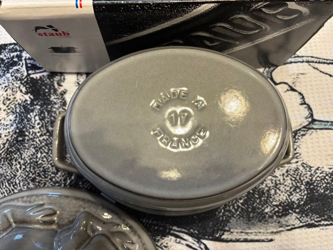 staub ピギーココット 17cm グレー 鋳鉄生涯保証シリアルナンバーつき