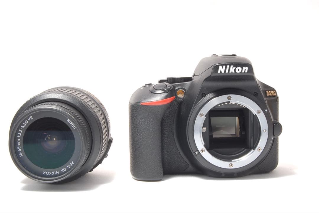 スマホ転送OK WiFi機能搭載 Nikon D5600 レンズキット 自撮り◎ - メルカリ