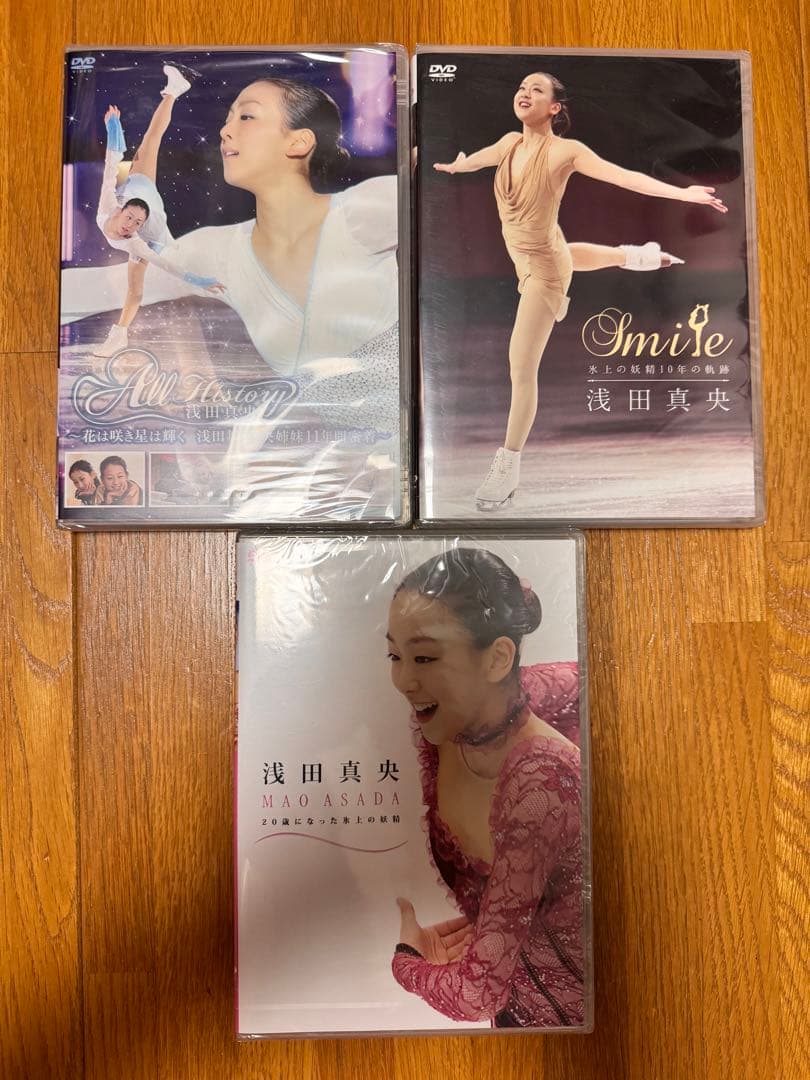 浅田真央　DVDセット 浅田真央/『Smile』DVD & 写真集『奇跡の軌跡』 セット - メルカリ
