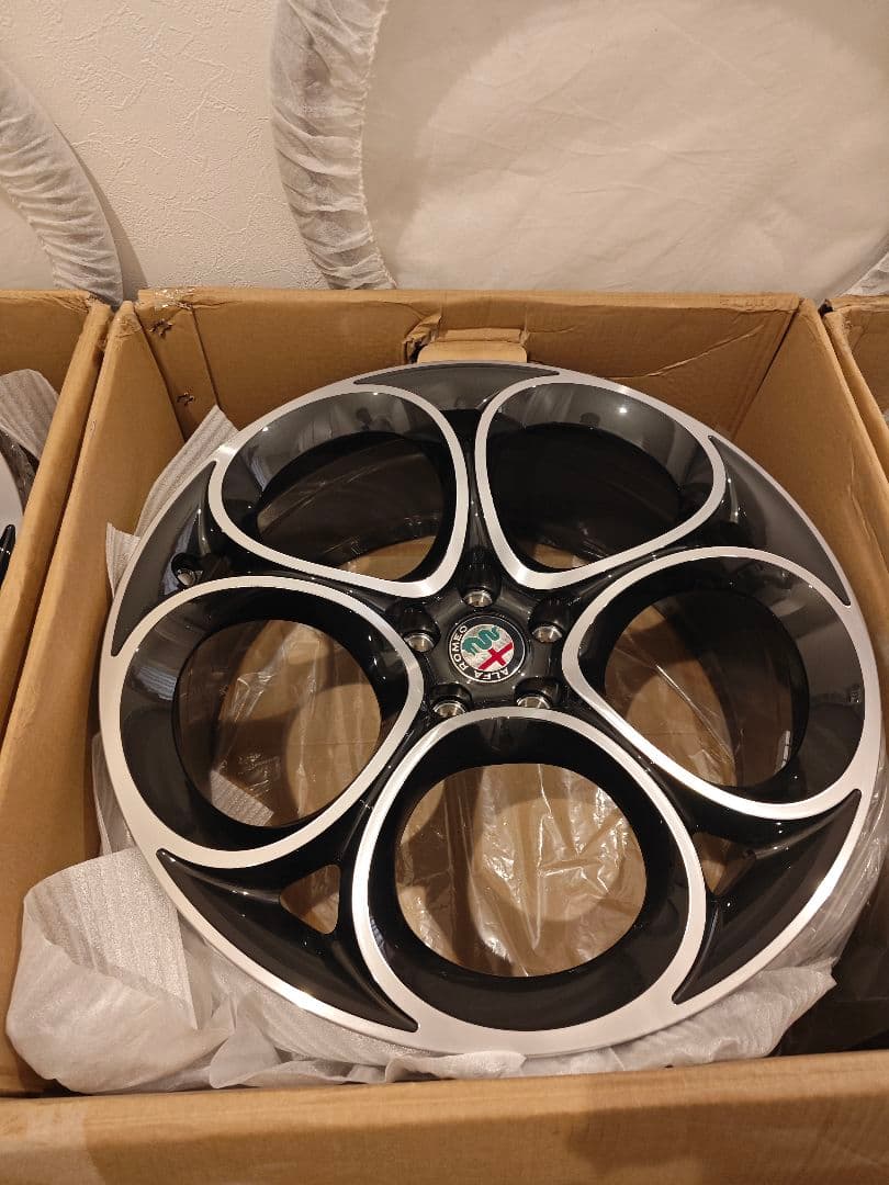アルファロメオ ステルヴィオ 20インチ アルミホイール4本 20 X 8.5J