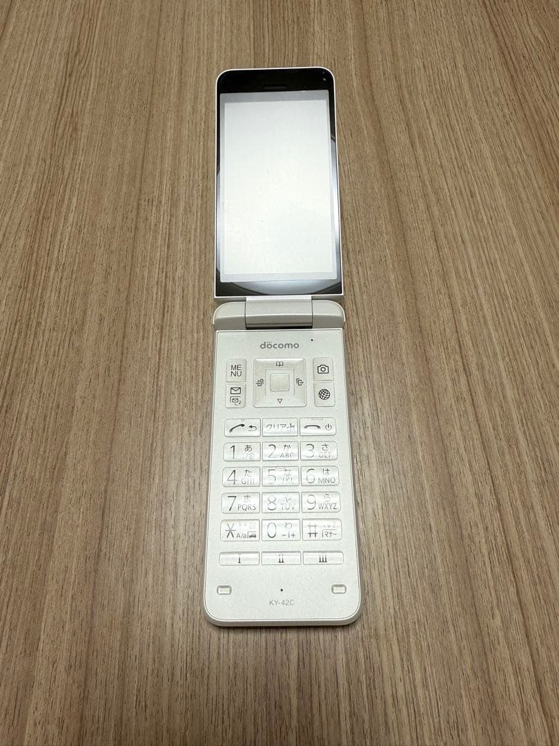docomo DIGNO KY-42C ホワイト 充電器、卓上充電器付き - メルカリ