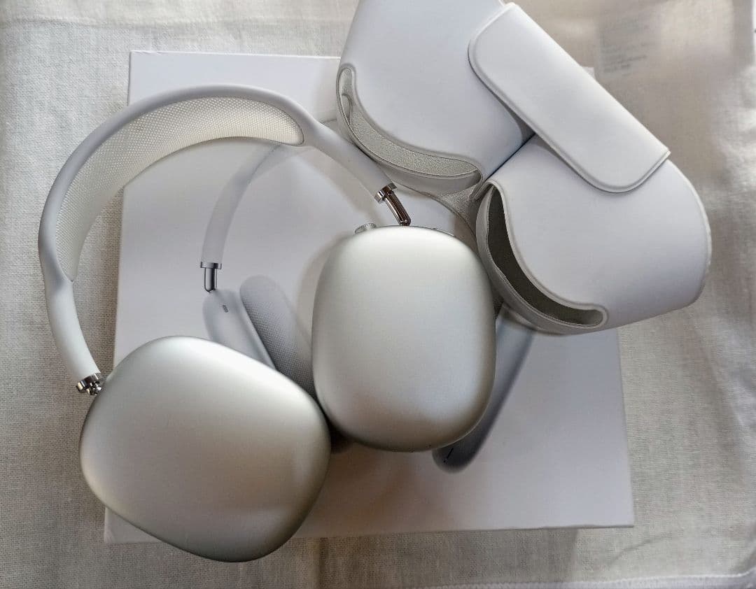 AirPodsMax ホワイト純正規品 比較的美品 コメントにてお値下げ可能 AirPodsMax ホワイト - メルカリ