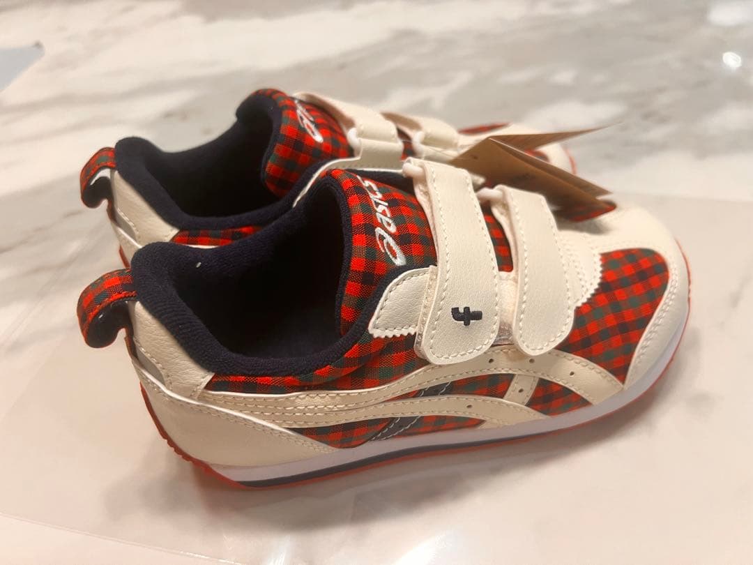 新品タグ付き✳︎ファミリア×アシックス　スニーカー　18.5cm