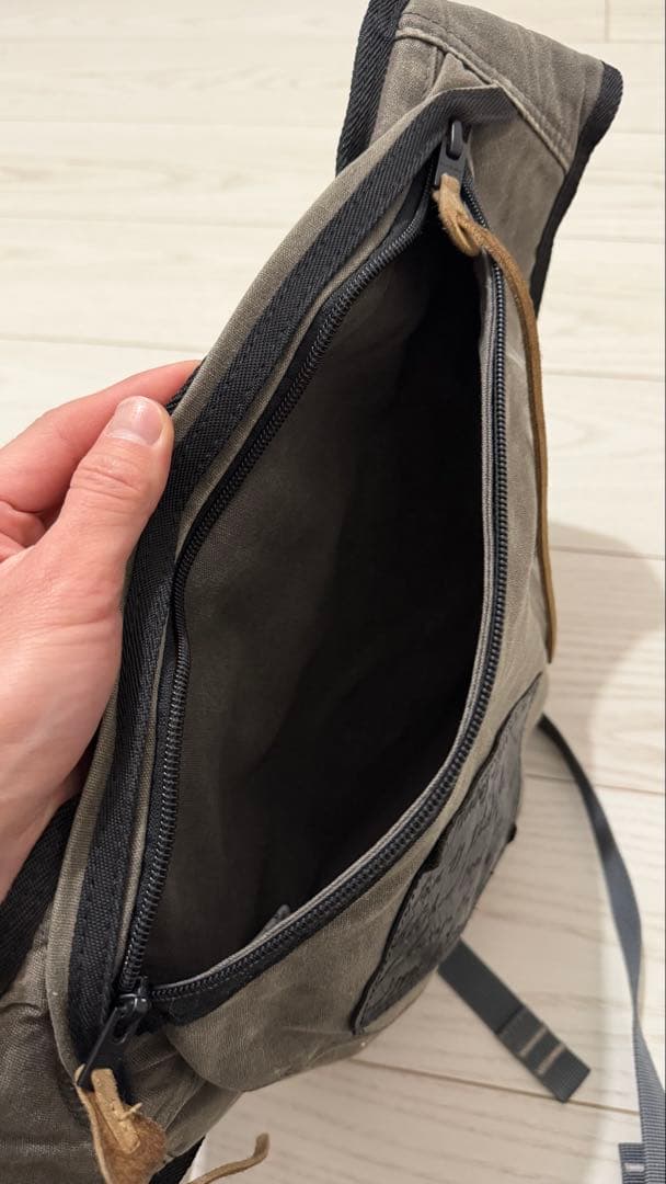 acne studios スリングバッグ ダークグレー - メルカリ