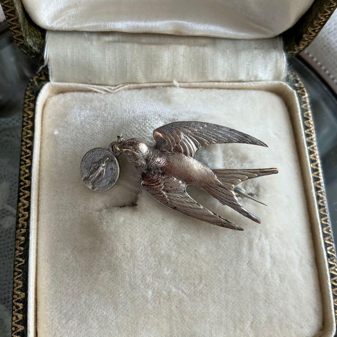 ♡2点♡ フランスアンティーク つばめ 小さなブローチ BEBE べべ メダイ