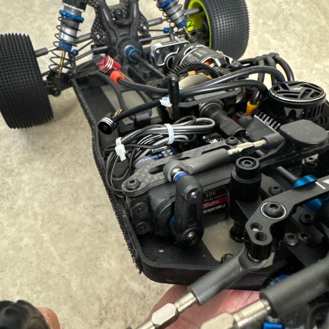 アソシエイテッド RC10 B74.2 CE (組立メカ搭載済み) - メルカリ