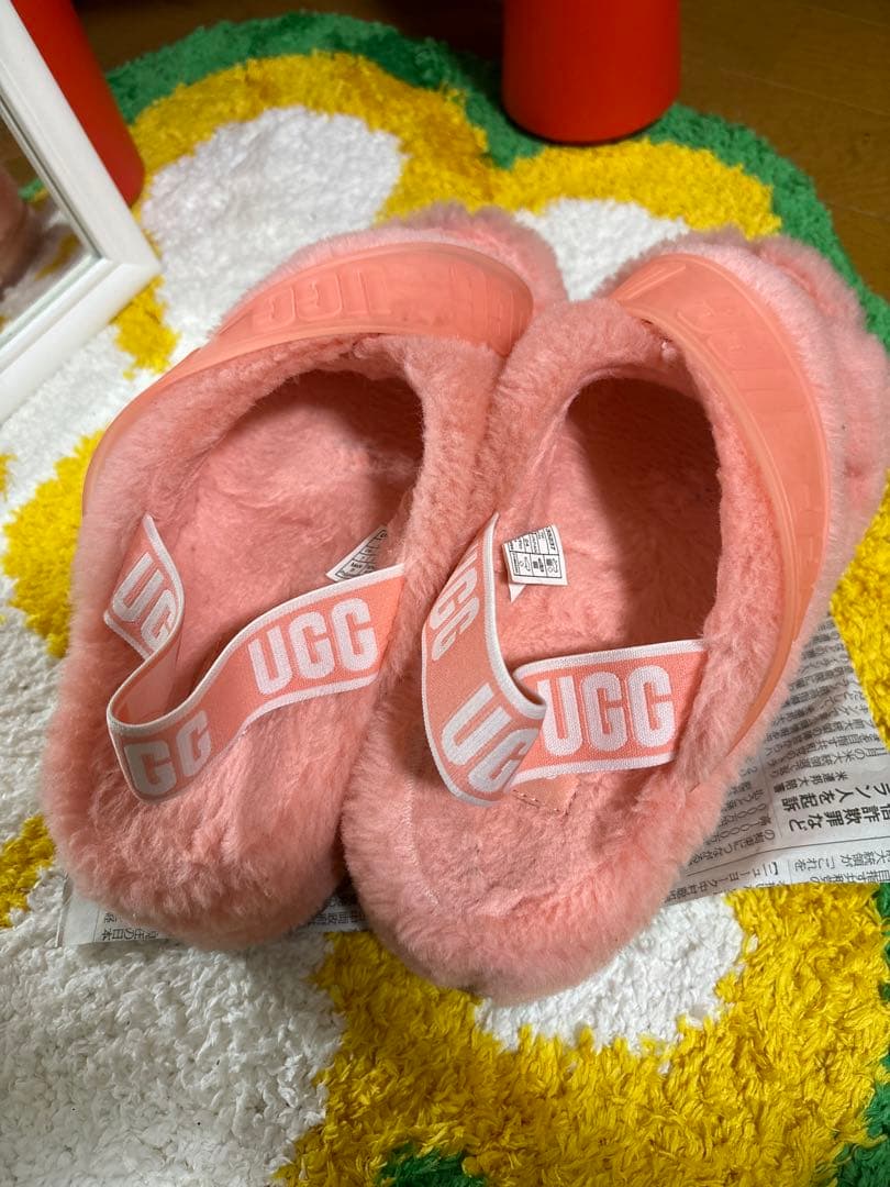 UGG FUZZITA CLEAR ピンク 厚底 ファーサンダル - メルカリ
