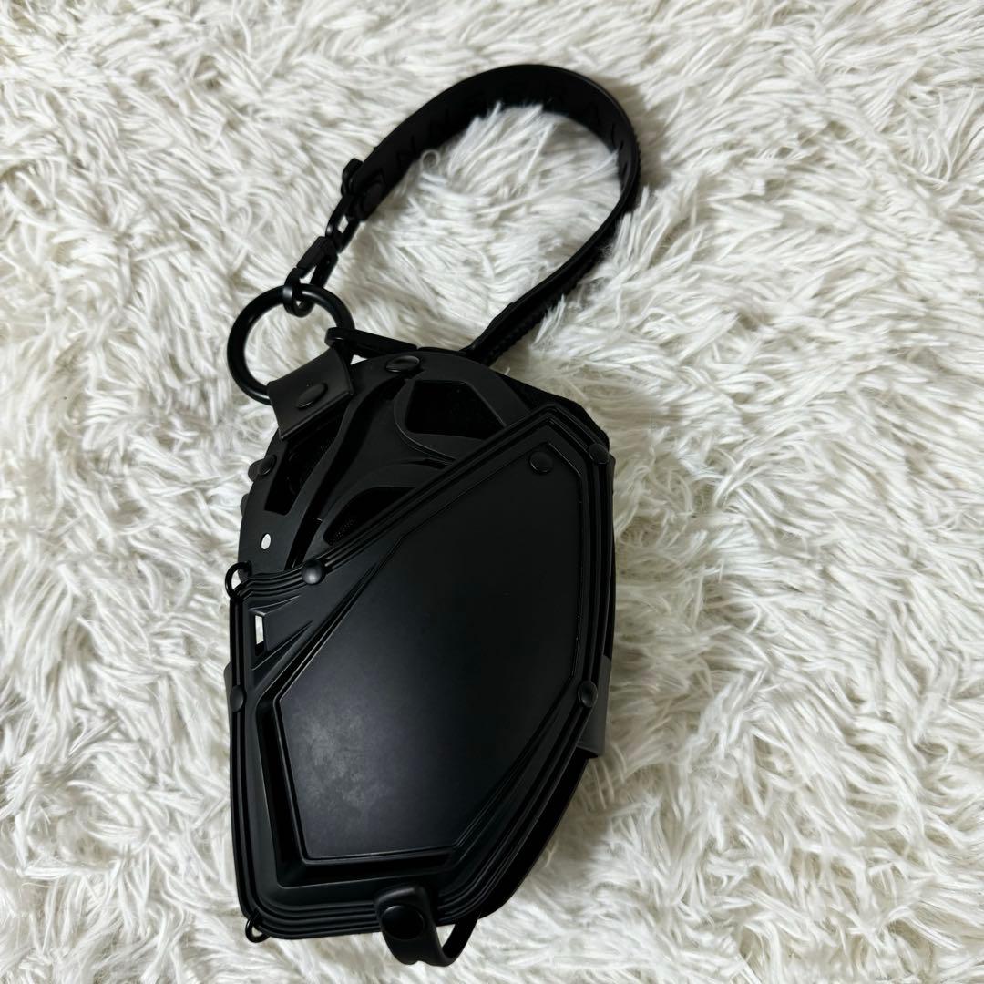 新品未使用✨INNERRAUM panelled phone pouch 完売品 - メルカリ