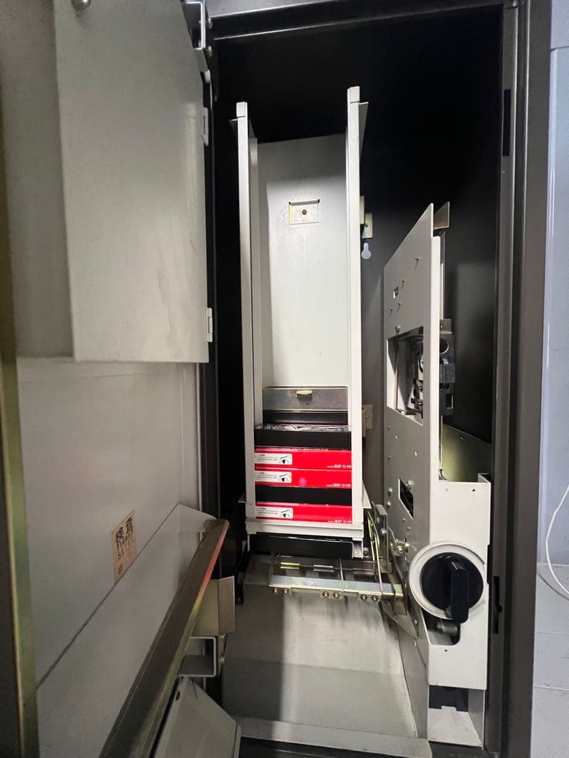 ダイト電源不要の自販機 動作確認済み 手動式自動販売機 鍵付き 貝印