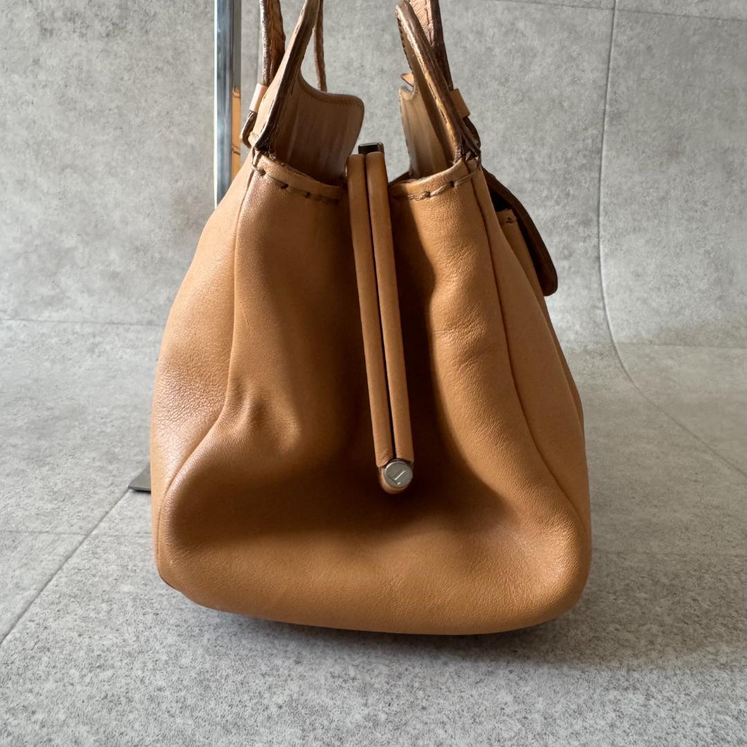 Tod's トッズ ハンドバッグ ロゴ レザー キャメル ブラウン - メルカリ