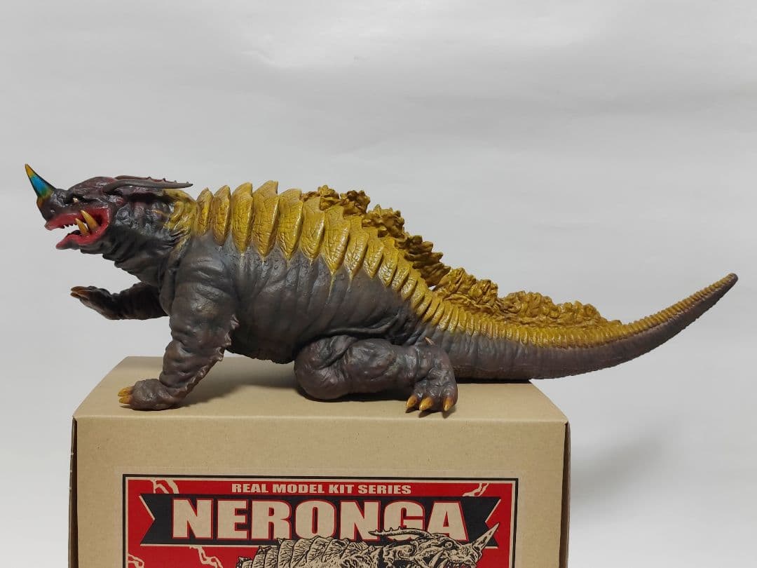 ビリケン商会「ネロンガ」リアルモデルキットシリーズ完成品 角透明化