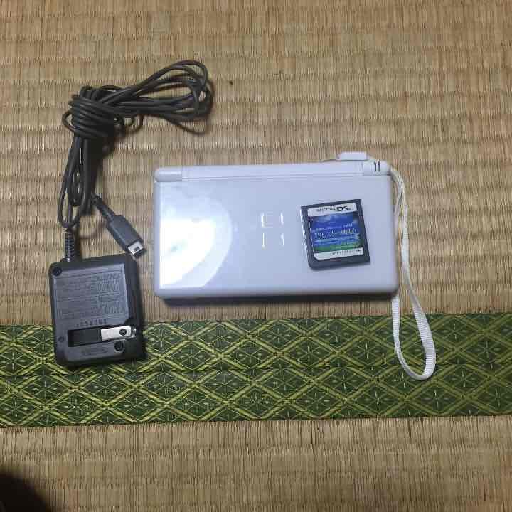 DS Lightのセットとソフト 楽天市場】DS Lite 【すぐ遊べるセット】純正充電器＋おまけソフト＋