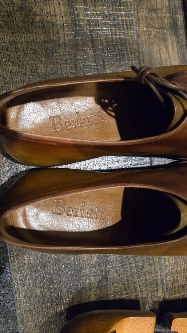 berluti モカ縫い ブラウン パティーヌ/ベルルッティの通販はau PAY