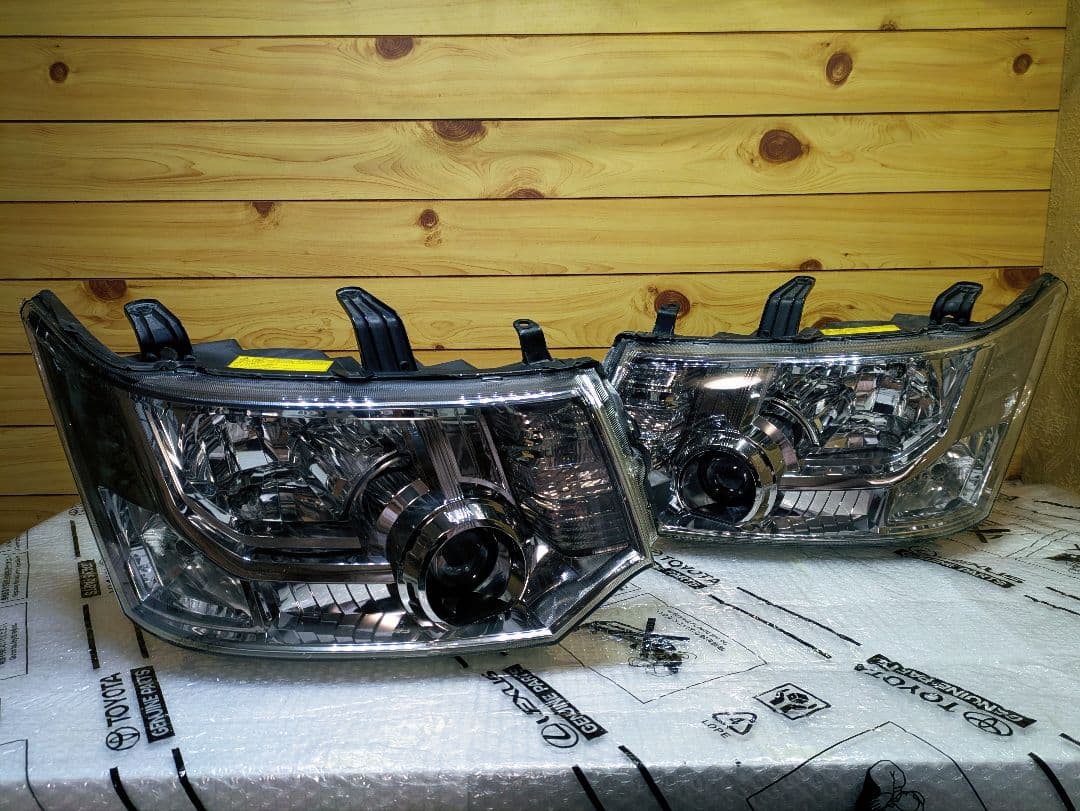 デリカ D5 ヘッドライト 左右セット CV系 前期 黄ばみ無し - メルカリ