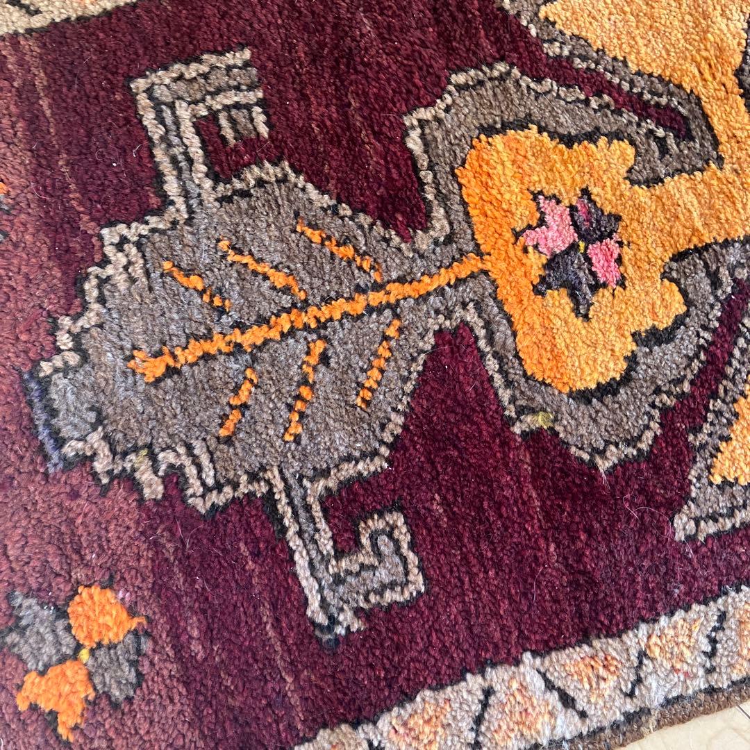 【りょう】トライバルラグ　グランピエ　115㎝×59㎝