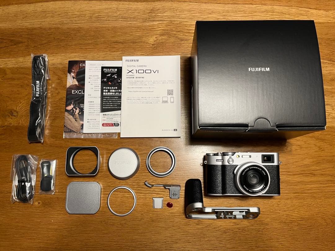 【ショット数600回】FUJIFILM x100ⅵ シルバー アクセサリー多数 ショット数600回】FUJIFILM x100ⅵ シルバー アクセサリー多数 - メルカリ