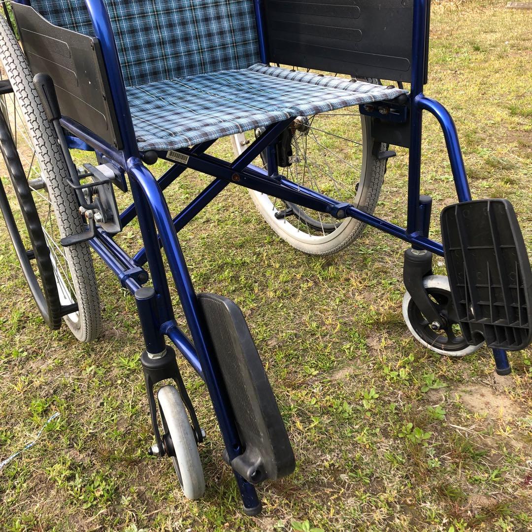 青とチェック柄 自走用車椅子