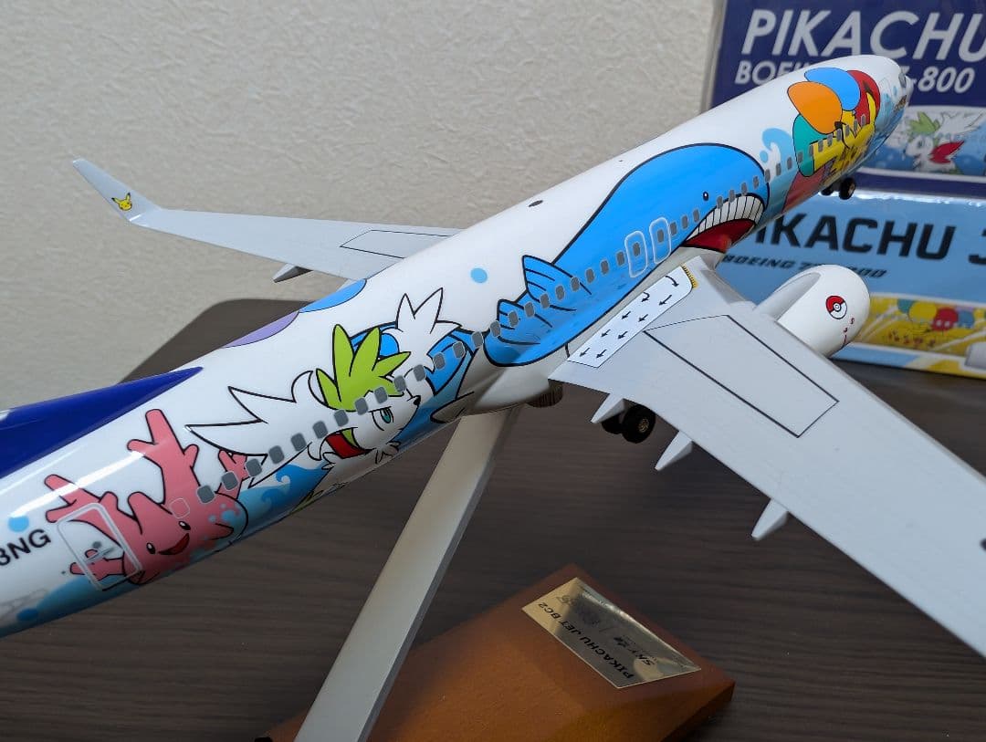 ピカチュウジェット モデルプレーン 2機 & 機内販売グッズセット