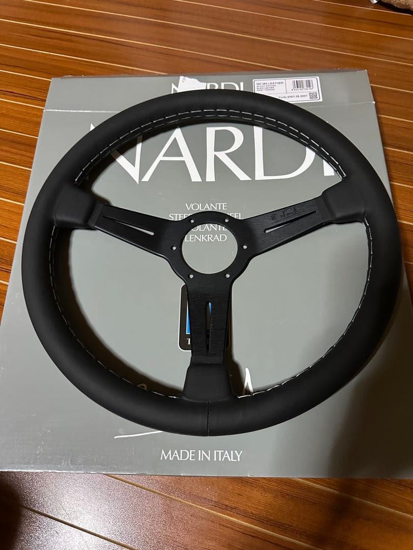 NARDI ナルディ ブラック ステアリング 36パイ 並行輸入品 Amazon | NARDIステアリング classic 黒レザー×黒スポーク 36φ [並行