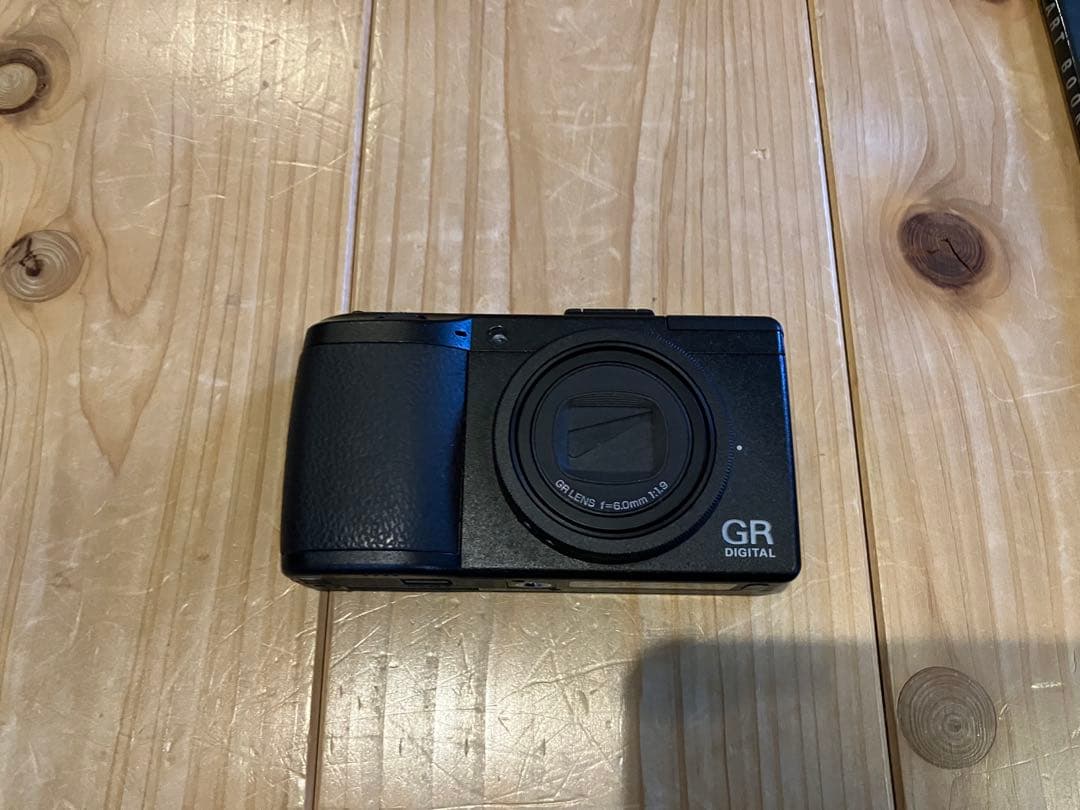 RICOH GR DIGITAL Ⅲ ショット数300回 リコー GR DIGITAL III 価格比較 - 価格.com