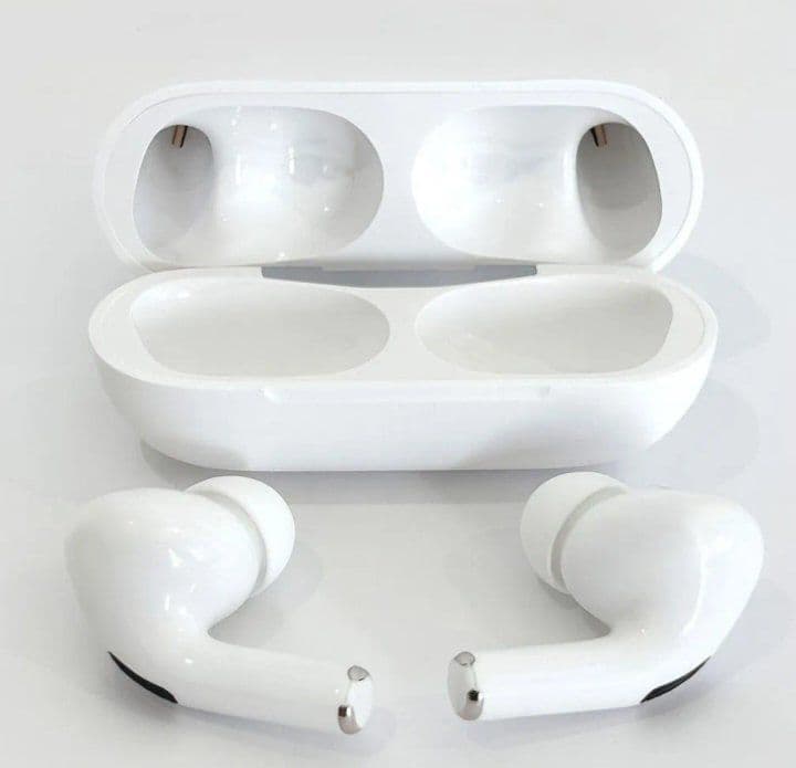 AirPods本体 ホワイト 充電ケース付き - メルカリ