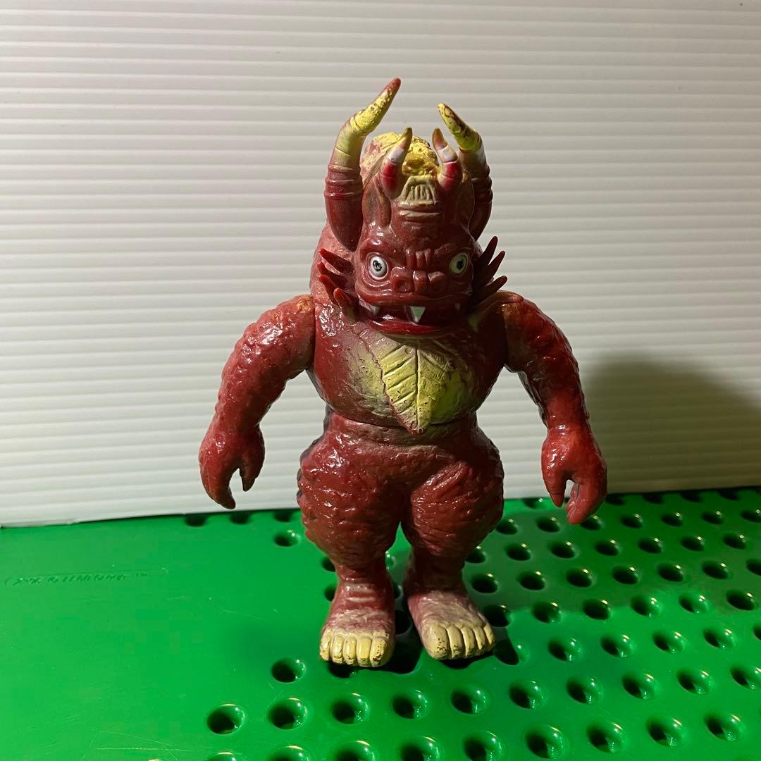 ウルトラ怪獣シリーズ ミクラス 1983 赤成型 ソフビ フィギュア - メルカリ