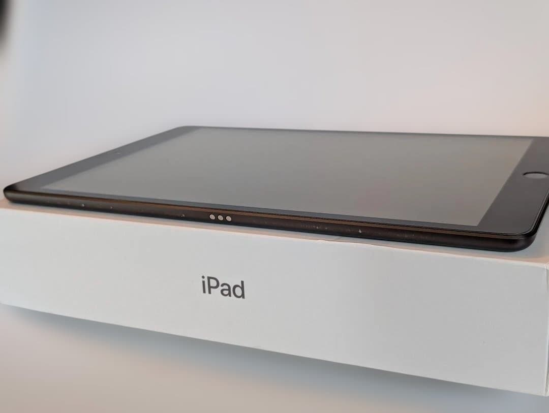 iPad (第9世代) Wi-Fi 64GB＋Logitech＋純正レザー美品