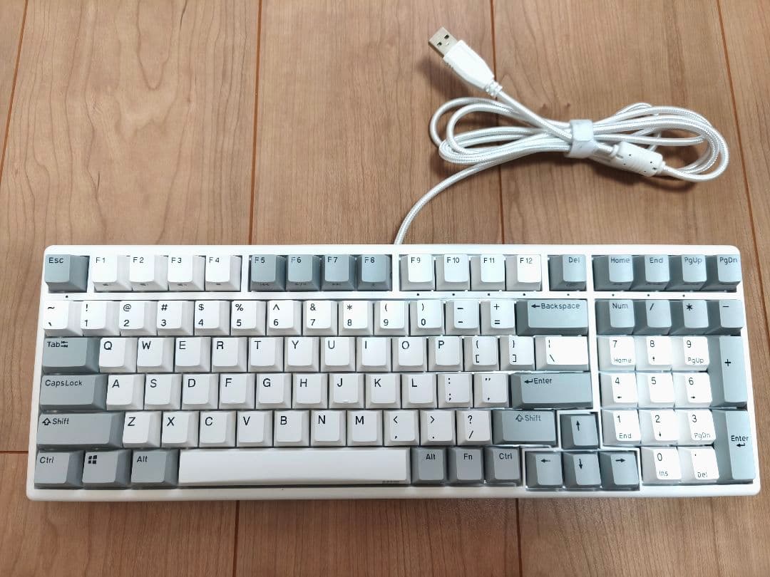 NiZキーボート X99　美品　有線接続　増圧スプリング付 NiZ X99 静電容量無接点キーボード テンキー付き 白い