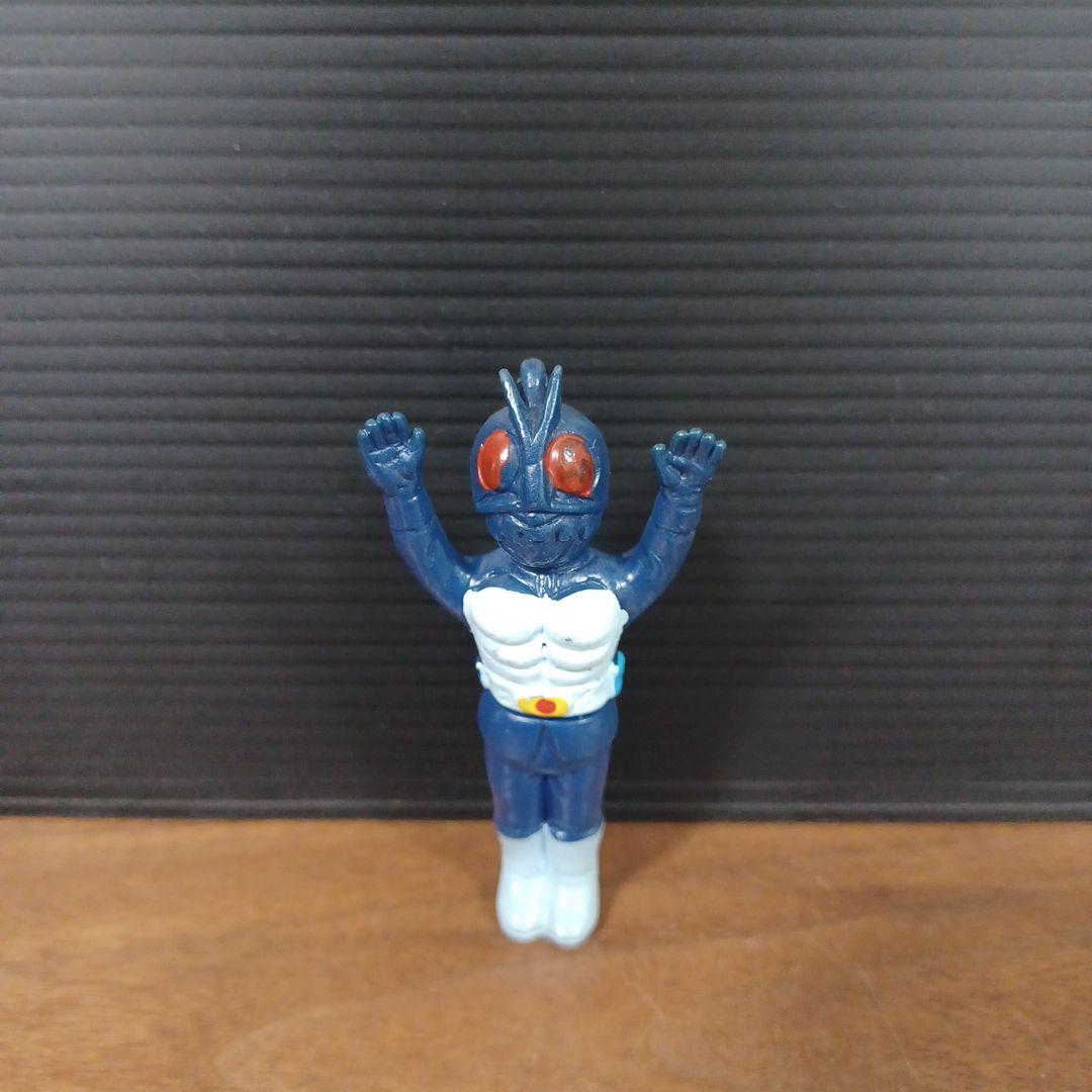 無版権 パチモノ「仮面ライダー」風ペンダント・トップ ミニソフビ