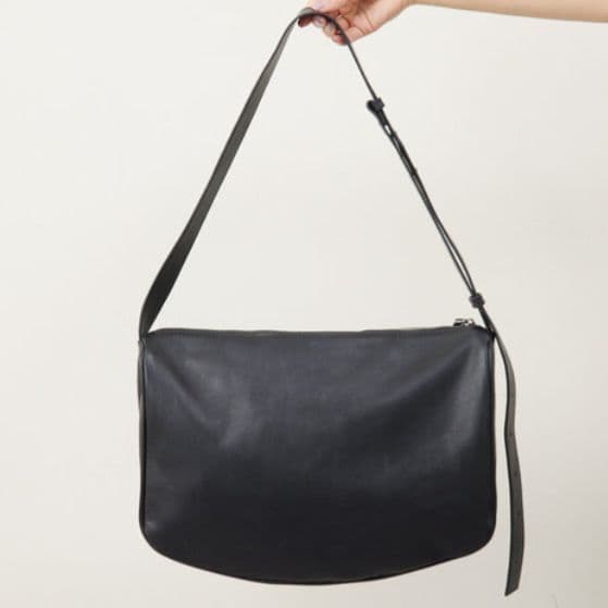 新品タグ付き　イアパピヨネ　《本革/470g》スワロ―マチショルダーバッグ