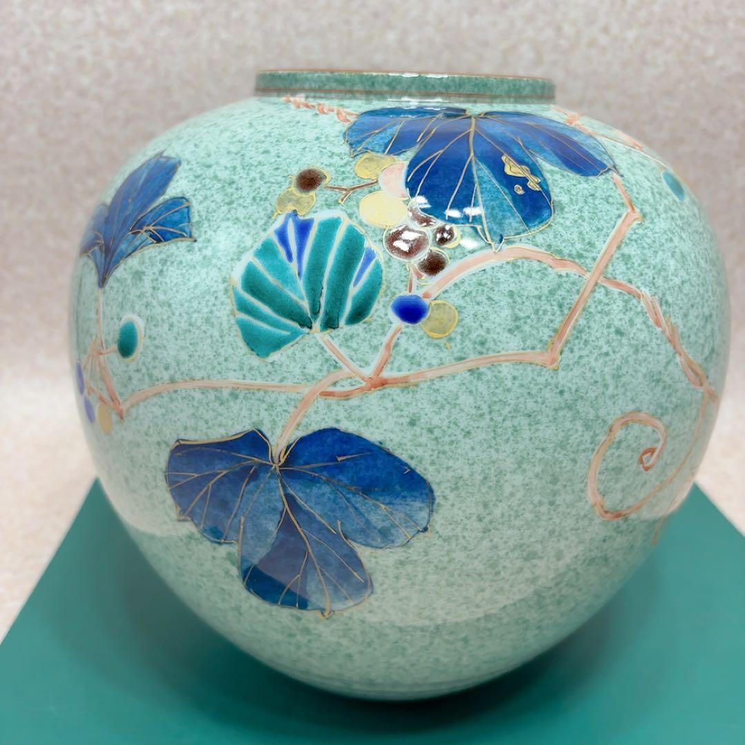 花瓶 九谷焼寿峰窯 青緑色の葉と果実の花瓶 A601 - メルカリ