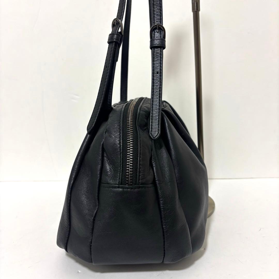 イアパピヨネ コロンボストンバッグ 黒 - メルカリ