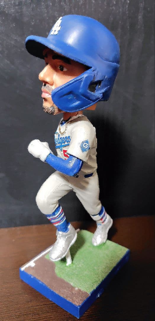 ムーキー・ベッツ ボブルヘッド フィギュア＆缶バッジ 2025.5.13限定