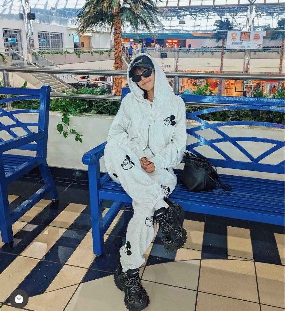 wcjミッキーマウス フードパーカー グレー 新品タグ付き - メルカリ