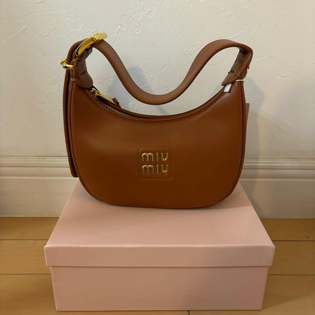 miumiuミュウミュウ ショルダーバッグ ハンドバッグ キャラメル - メルカリ
