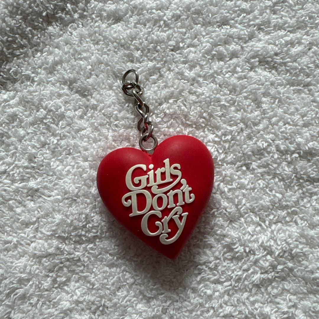 Girls Don't Cry ハート型キーホルダー - メルカリ